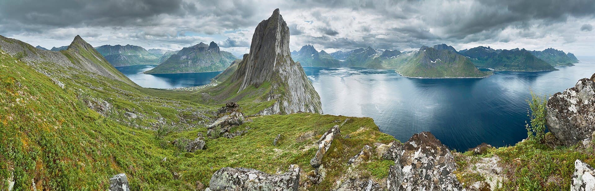 Panorama from the ridge between Segla and Hesten with Øyfjorden to the left and Mefjorden to the right